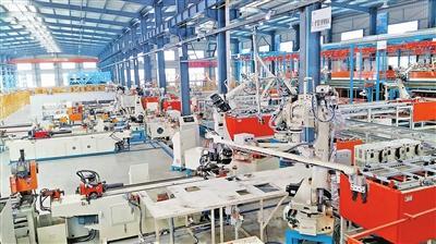 智能化革新畜牧業 全球首條養豬裝備全自動化生產線投產引領行業變革